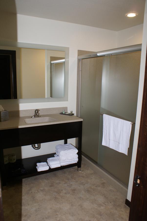 Boarders Inn & Suites By Cobblestone Hotels - Syracuse Zewnętrze zdjęcie