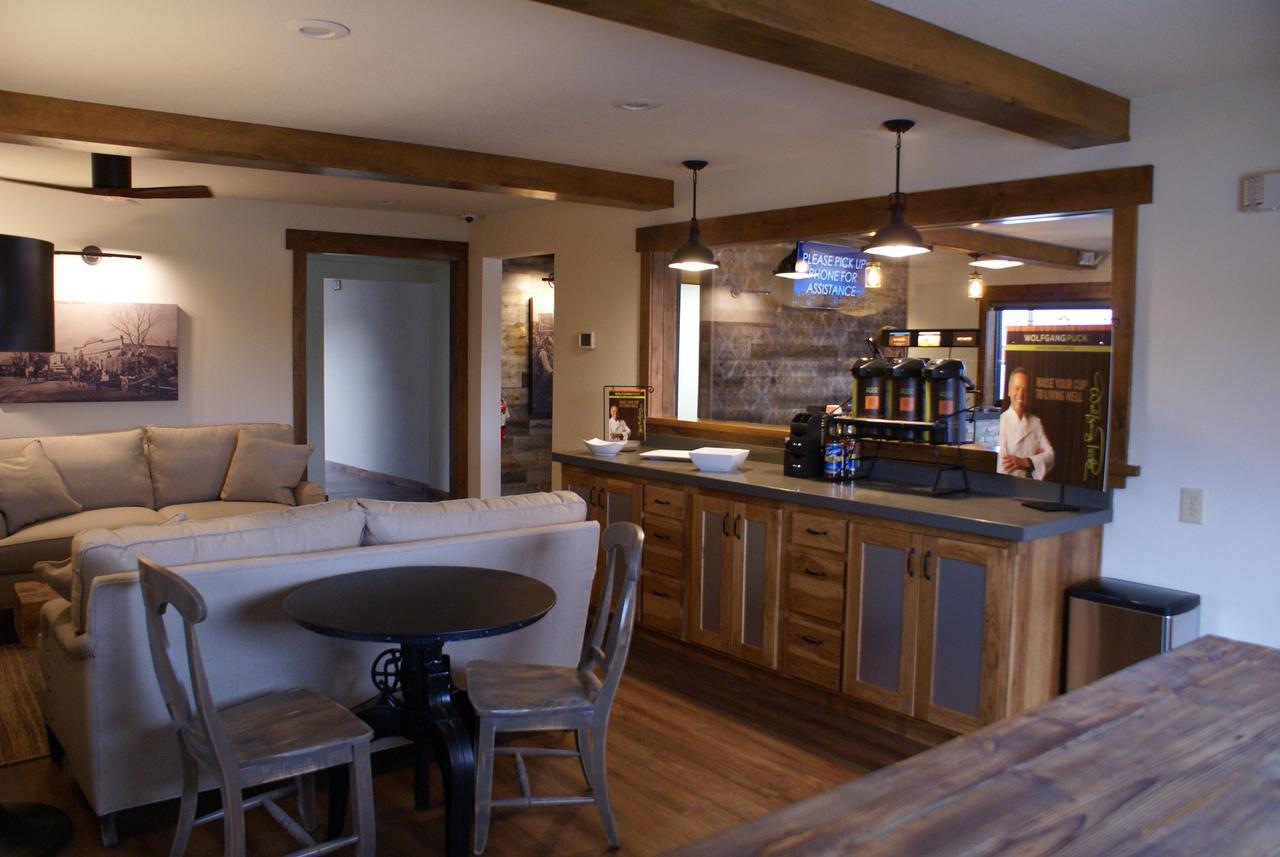 Boarders Inn & Suites By Cobblestone Hotels - Syracuse Zewnętrze zdjęcie