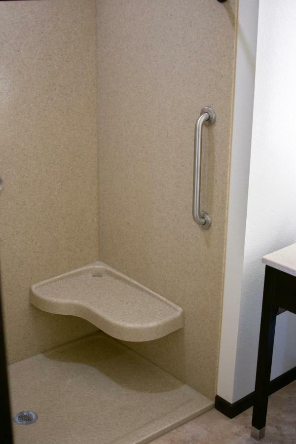 Boarders Inn & Suites By Cobblestone Hotels - Syracuse Zewnętrze zdjęcie
